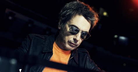 De Jubileumtournee van Jean-Michel Jarre: Een Kosmisch Spektakel met Laserlicht en Elektronische Muziek!