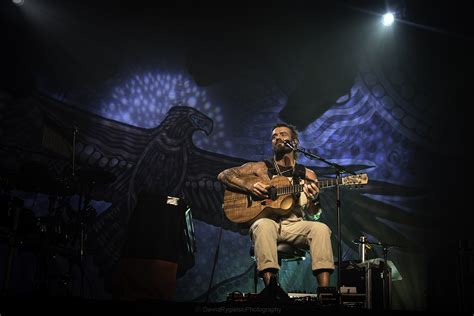 Xavier Rudd Concert: Een Ongebundende Fusie van Australische Soul en Russische Charisma!